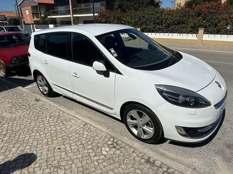 Usado Renault Scénic III 100 HP (73 kW) 2012 Monovolume