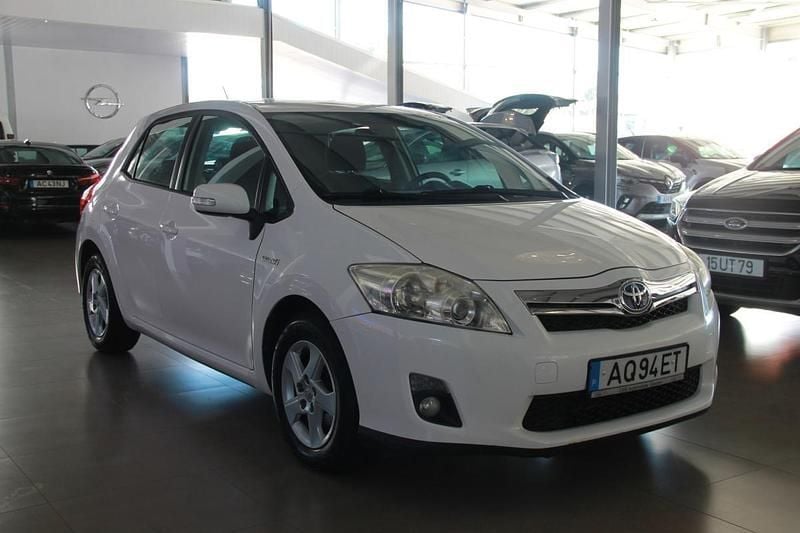 Usado Toyota Auris Hybrid 136 HP (100 kW) 2011 Branco