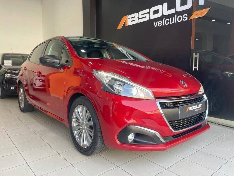 Vermelho Usado 2018 Peugeot 208 Signature Sky Citadino | € 13.490 (Preço justo) - Imagem 1/4