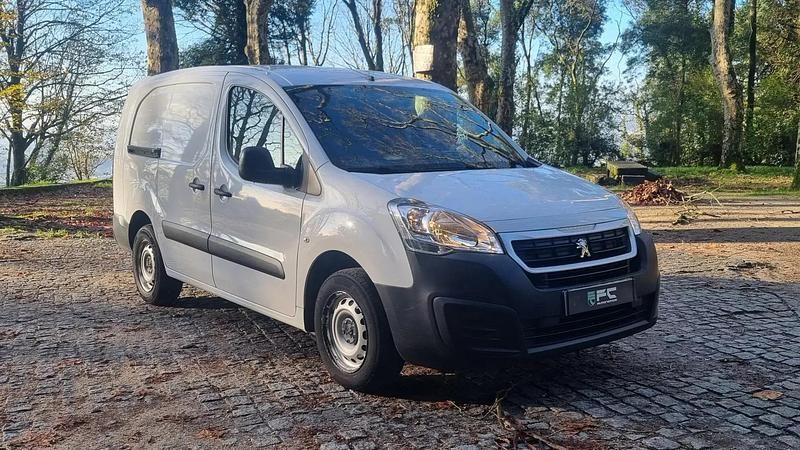 Branco Usado 2018 Peugeot Partner Premium Monovolume | € 9.450 (Bom preço) - Imagem 1/4