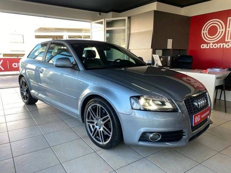Cinzento Usado 2010 Audi A3 S-Line Citadino | € 12.490 - Imagem 1/4