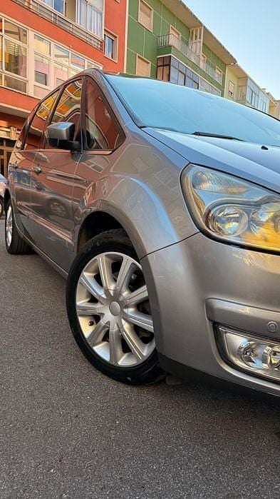 Usado 2006 Ford Galaxy Monovolume | € 3.500 - Imagem 1/4