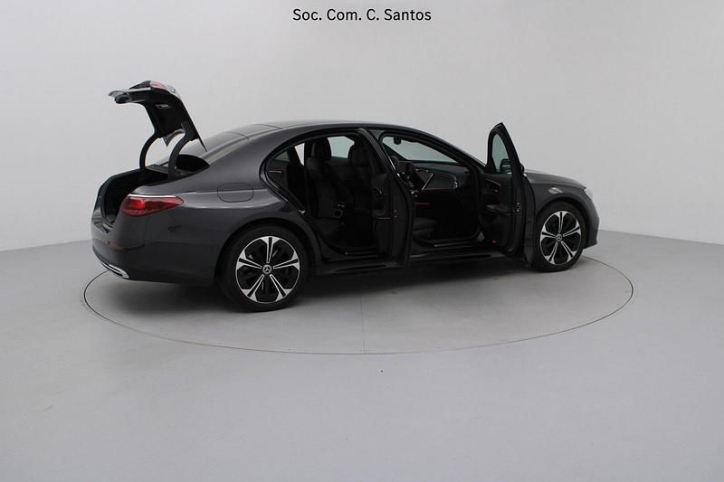 Usado Mercedes E300 Avantgarde 204 HP (150 kW) 2024 Cinza Sedan