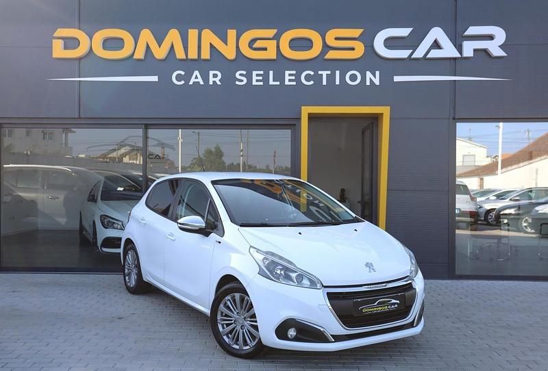 Branco Usado 2016 Peugeot 208 Style Citadino | € 11.950 (Preço justo) - Imagem 1/4