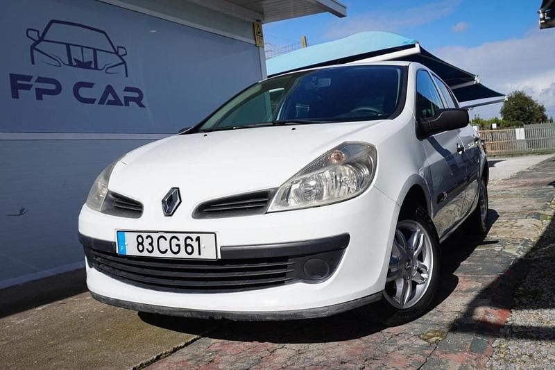 Branco Usado 2006 Renault Clio II | € 3.650 (Preço justo) - Imagem 1/4