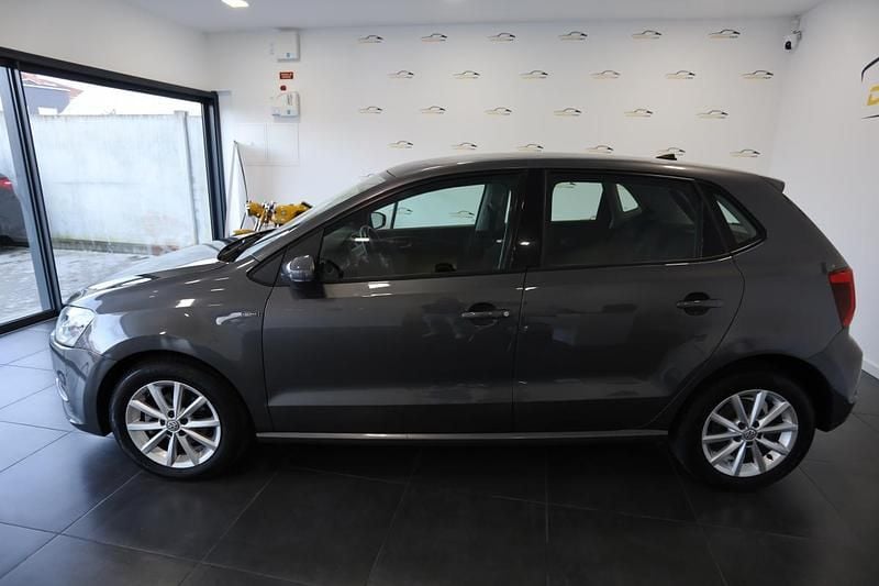 Usado VW Polo 75 HP (55 kW) 2016 Cinzento