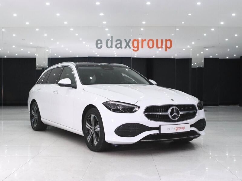 Branco Usado 2023 Mercedes C300 Avantgarde Carrinha | € 42.490 - Imagem 1/4