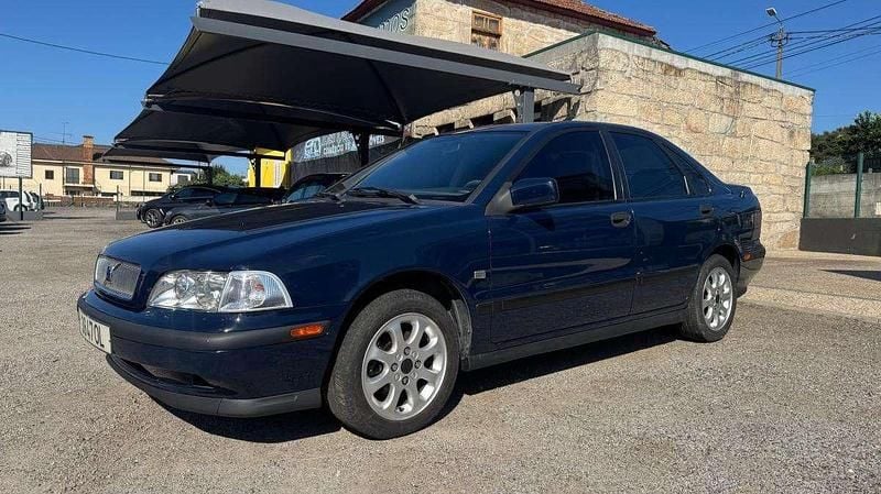 Azul Usado 1999 Volvo S40 Sedan | € 2.490 - Imagem 1/4