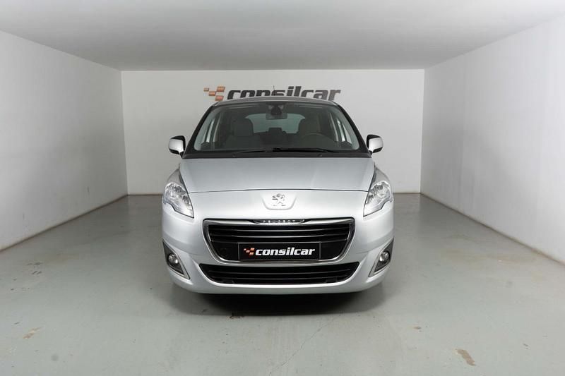 Usado Peugeot 5008 Allure 115 HP (84 kW) 2014 Cinza Monovolume