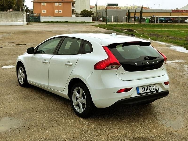 Usado Volvo V40 120 HP (88 kW) 2017 Sedan
