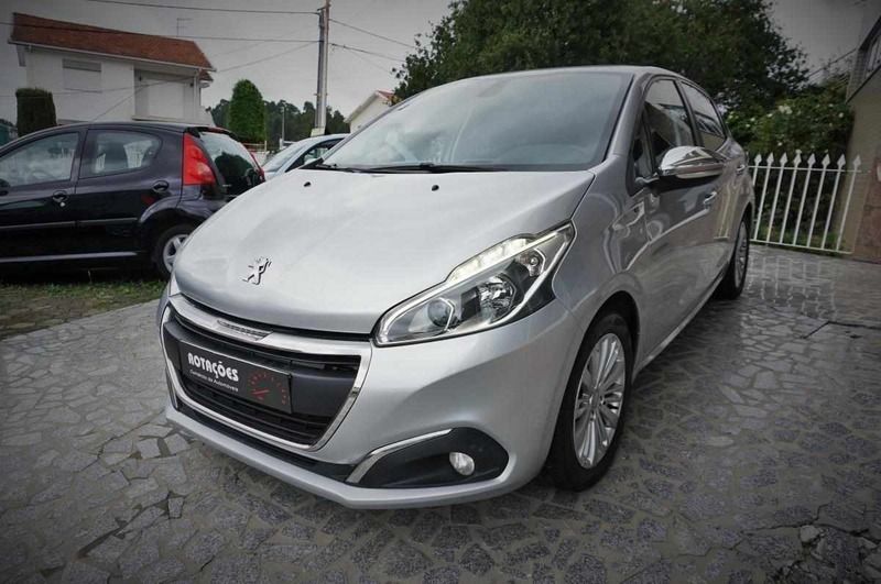 Cinzento Usado 2016 Peugeot 208 Style Citadino | € 11.490 (Preço elevado) - Imagem 1/4