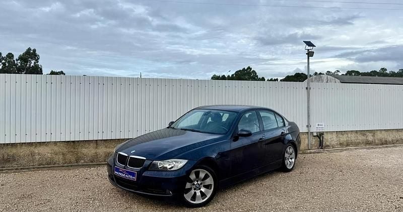 Azul escuro Usado 2005 BMW 320 Sedan | € 7.950 (Caro) - Imagem 1/1