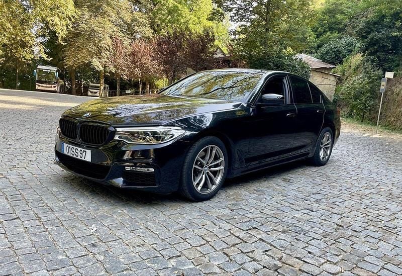Preto Usado 2017 BMW 520 Comfort Edition Sedan | € 23.900 (Bom preço) - Imagem 1/4