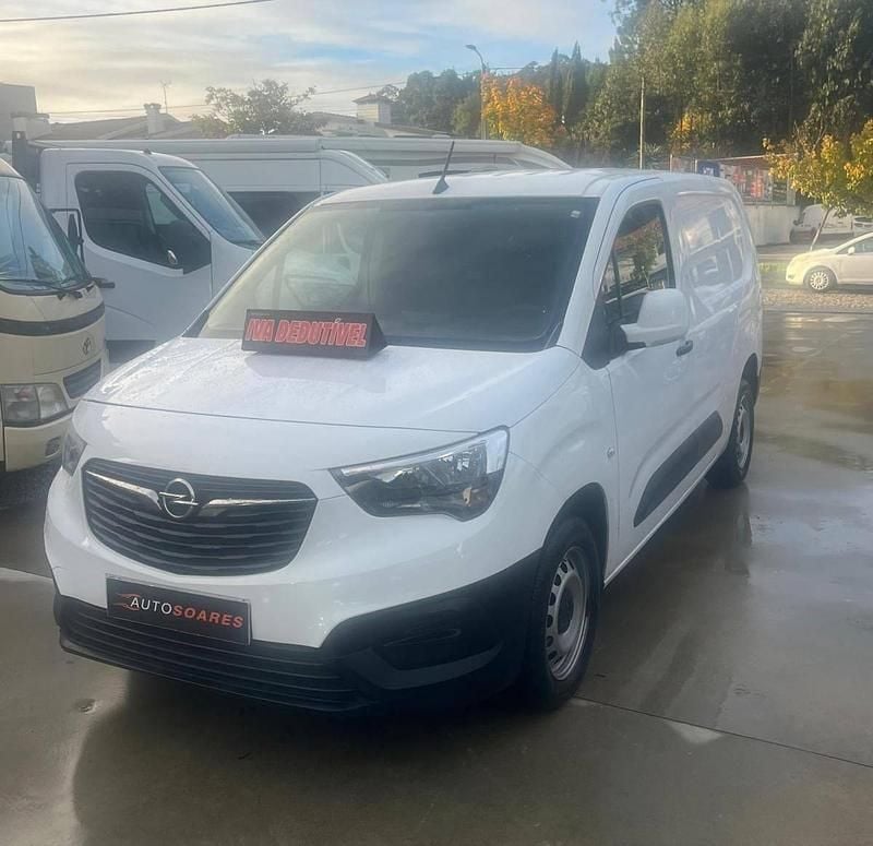 Usado Opel Combo 102 HP (75 kW) 2021 Branco Sedan
