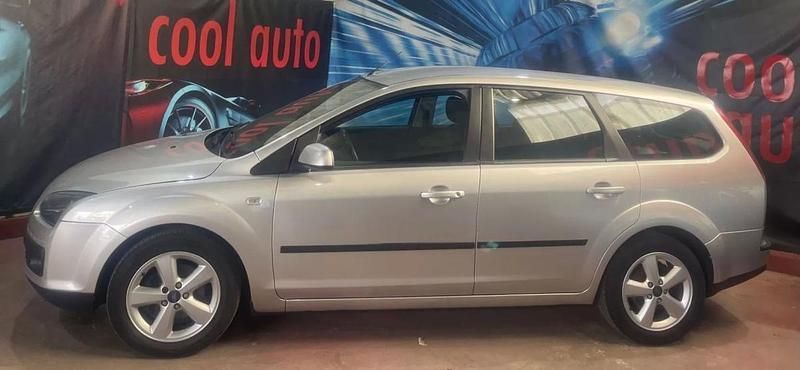 Usado Ford Focus Trend 80 HP (58 kW) 2006 Cinza prata Carrinha