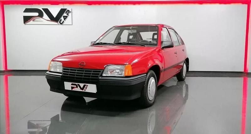 Vermelho Usado 1988 Opel Kadett Sedan | € 3.990 - Imagem 1/4