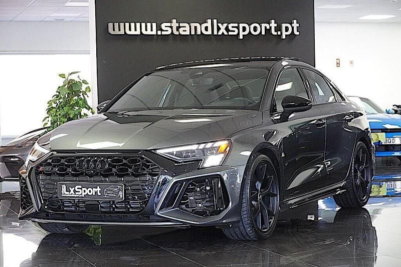 Cinza Usado 2023 Audi RS3 Design Sedan | € 73.990 - Imagem 1/4