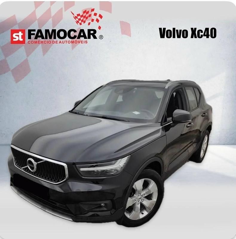 Usado Volvo XC40 Momentum 163 HP (119 kW) 2020 Preto SUV