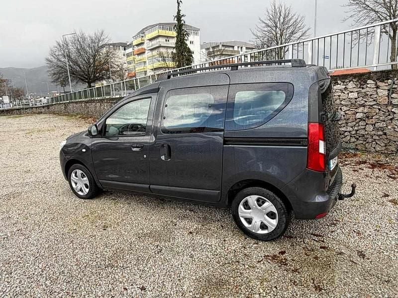 Usado Dacia Dokker Comfort 90 HP (66 kW) 2017 Cinza Monovolume