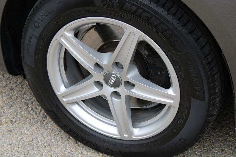 Usado Audi A4 Advanced 163 HP (119 kW) 2020 Cinzento Carrinha