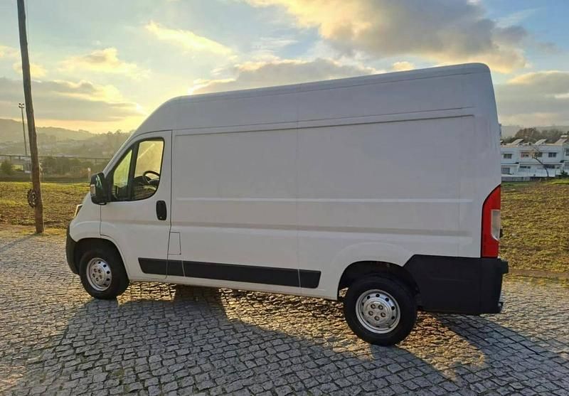 Usado Peugeot Boxer 130 HP (95 kW) 2015 Branco Van