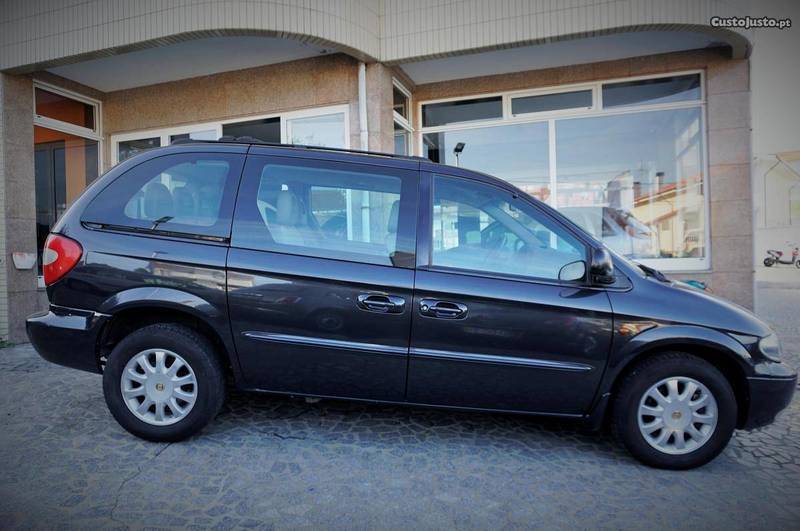 Vendido Chrysler Voyager 2.5 CRD 7 LU. Carros usados