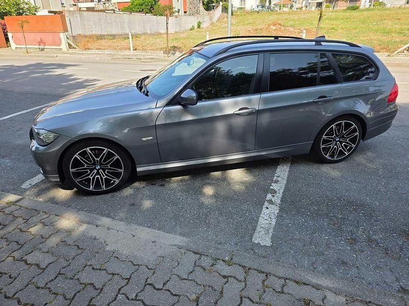 Cinzento Usado 2010 BMW 318 Carrinha | € 10.990 (Preço elevado) - Imagem 1/4