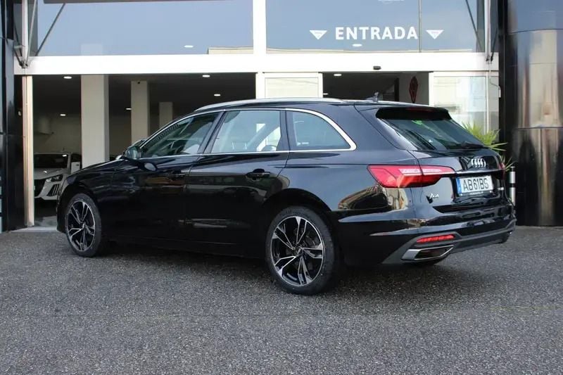 Usado Audi A4 Advanced 163 HP (119 kW) 2020 Preto Carrinha