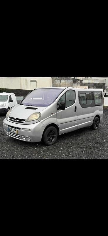 Usado Opel Vivaro 101 HP (74 kW) 2005 Cinzento Monovolume