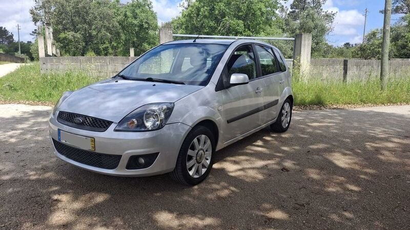 Cinzento Usado 2006 Ford Fiesta ST Citadino | € 2.300 (Bom preço) - Imagem 1/4