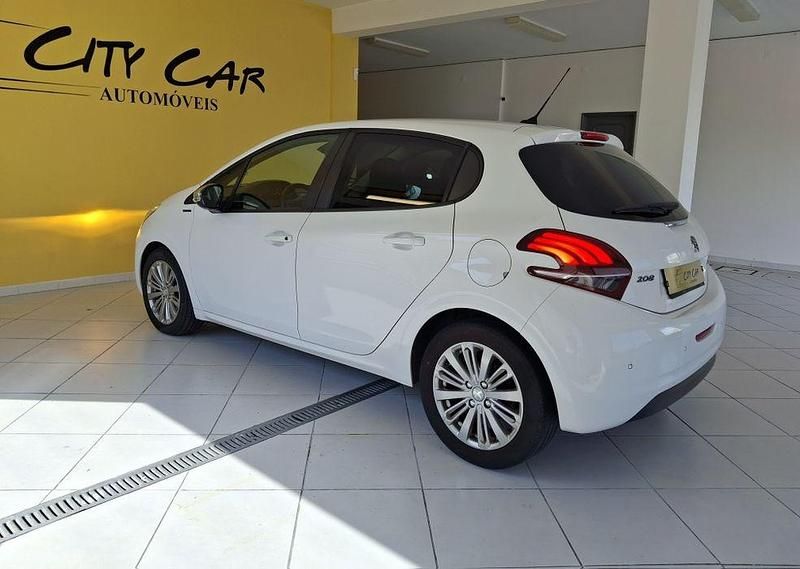 Usado Peugeot 208 Signature Sky 100 HP (73 kW) 2019 Citadino