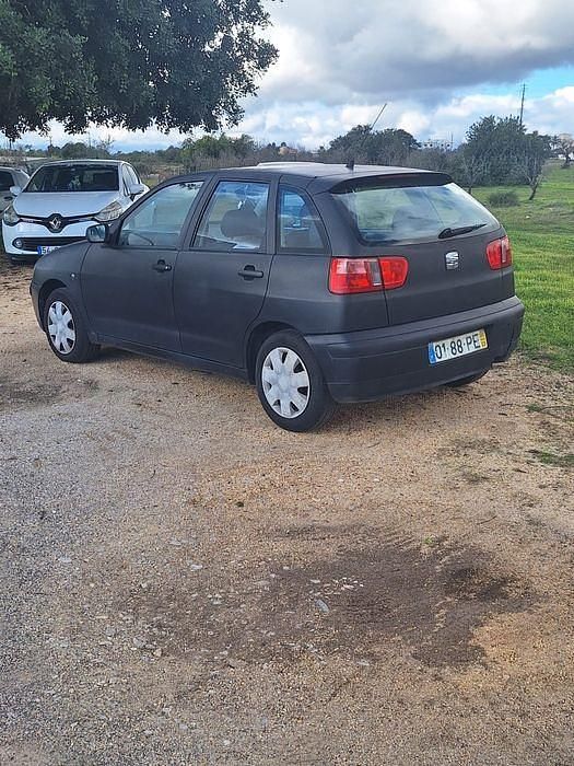 Usado Seat Ibiza 60 HP (44 kW) 2000 Sedan