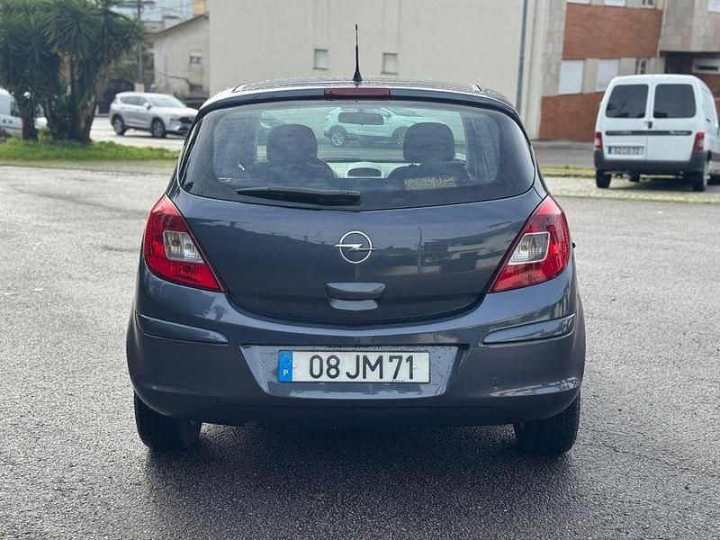 Usado Opel Corsa 75 HP (55 kW) 2010 Sedan