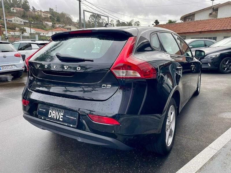 Usado Volvo V40 Kinetic 120 HP (88 kW) 2017 Preto