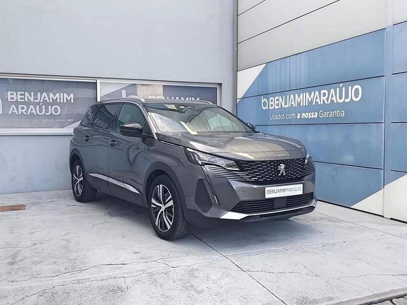 Cinzento Usado 2024 Peugeot 5008 Allure Monovolume | € 33.990 (Preço justo) - Imagem 1/4