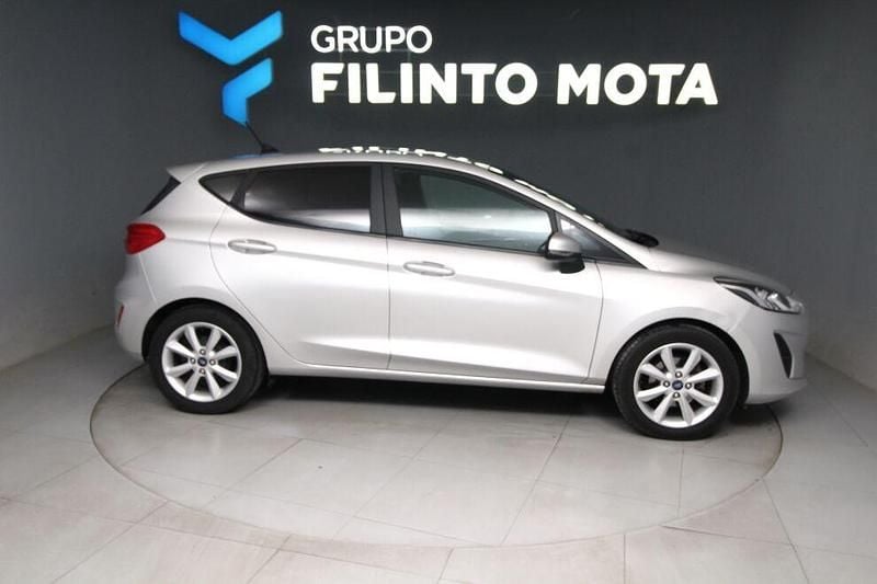 Cinza Usado 2020 Ford Fiesta | € 12.240 (Preço justo) - Imagem 1/3