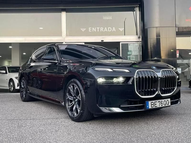 Preto Usado 2023 BMW 740 Comfort Edition Sedan | € 105.000 - Imagem 1/4