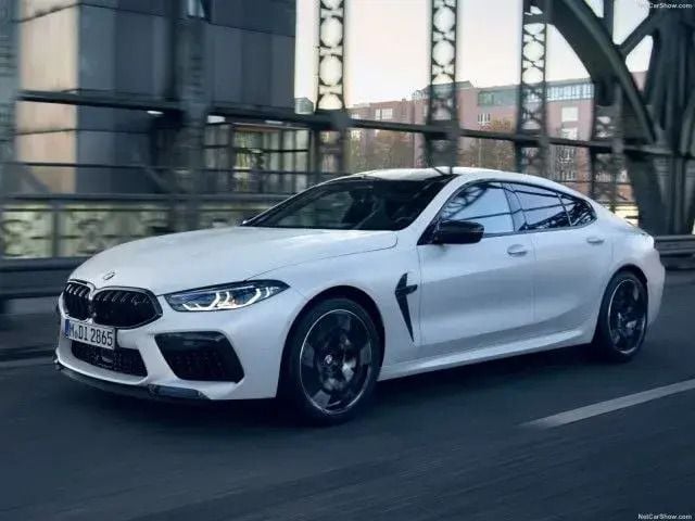 Cinzento Usado 2020 BMW M8 Competition Edition Coupé | € 105.500 - Imagem 1/4