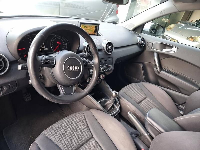 Usado Audi A1 Sport 90 HP (66 kW) 2014 Cinzento Citadino