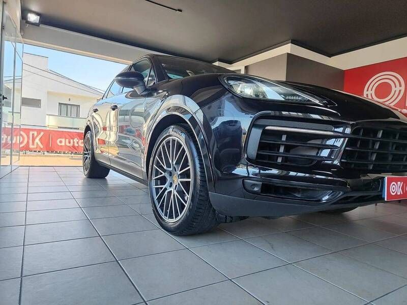 Preto Usado 2018 Porsche Cayenne Platinum Edition SUV | € 67.900 - Imagem 1/4