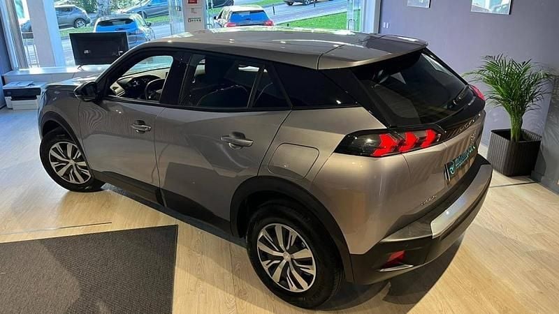 Usado Peugeot 2008 Active 102 HP (75 kW) 2023 Cinza SUV