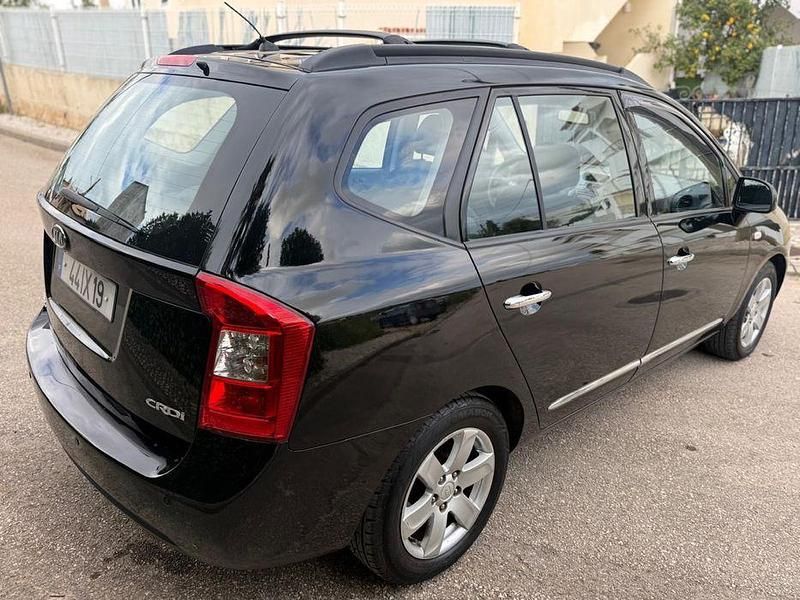 Usado Kia Carens 140 HP (102 kW) 2010 Monovolume