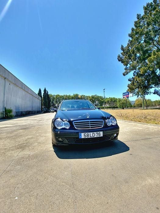 Usado 2007 Mercedes C220 Sedan | € 5.000 - Imagem 1/4