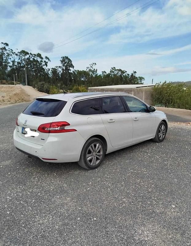 Branco Usado 2015 Peugeot 308 SW Carrinha | € 5.500 (Super Preço) - Imagem 1/4