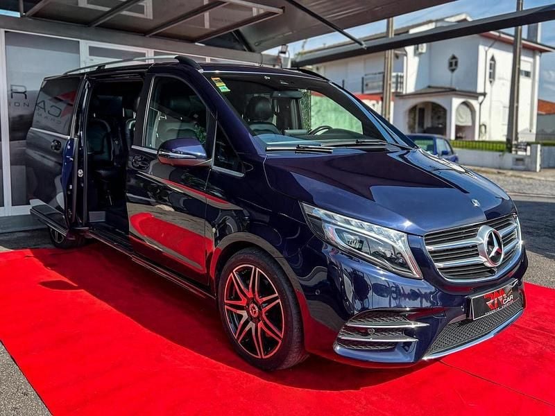 Usado Mercedes V250 Avantgarde 190 HP (139 kW) 2018 Azul Monovolume