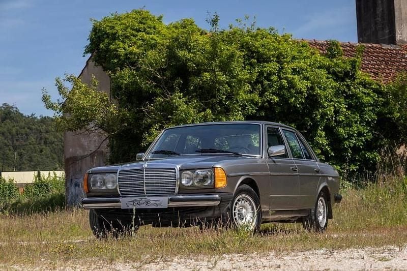 Cinzento Usado 1989 Mercedes 200 | € 3.650 - Imagem 1/4