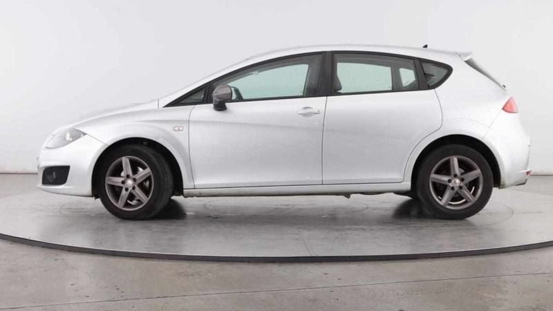 Usado Seat Leon 105 HP (77 kW) 2011 Cinzento Citadino