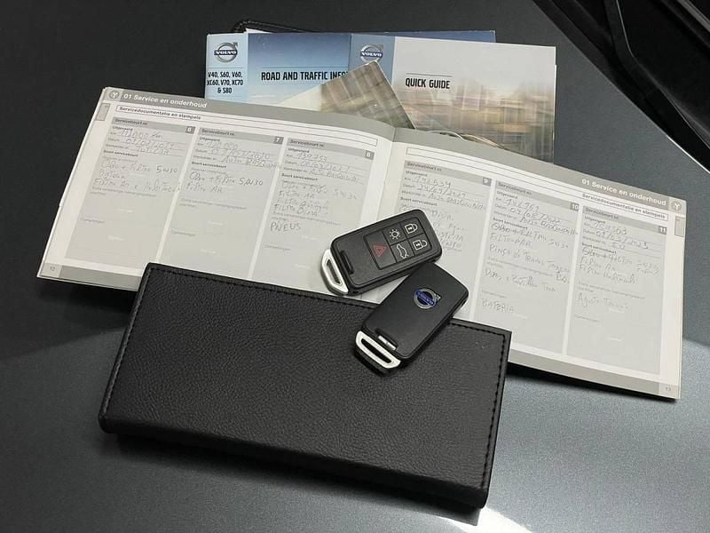 Cinza Usado 2012 Volvo V40 Momentum | € 10.980 (Preço justo) - Imagem 1/4