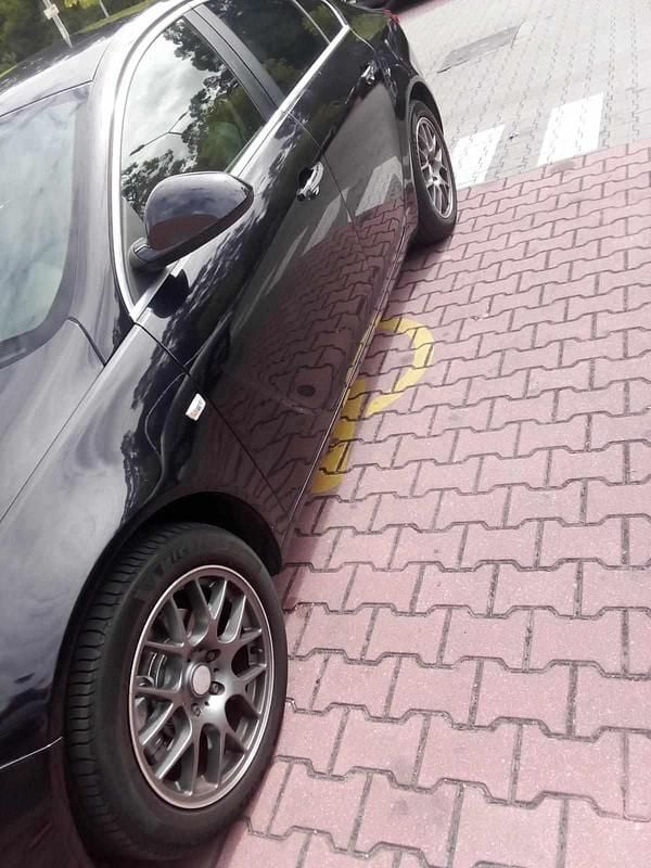 Preto Usado 2009 Opel Insignia Sedan | € 5.000 (Preço justo) - Imagem 1/4