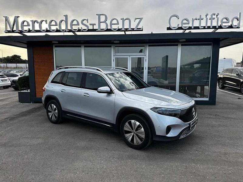 Cinzento Usado 2024 Mercedes EQB250 SUV | € 43.400 - Imagem 1/2